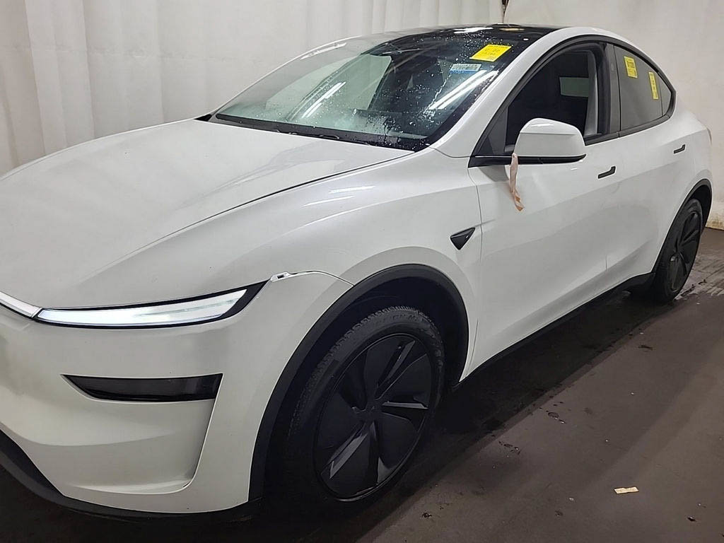 2026 Tesla Model Y — photo 2