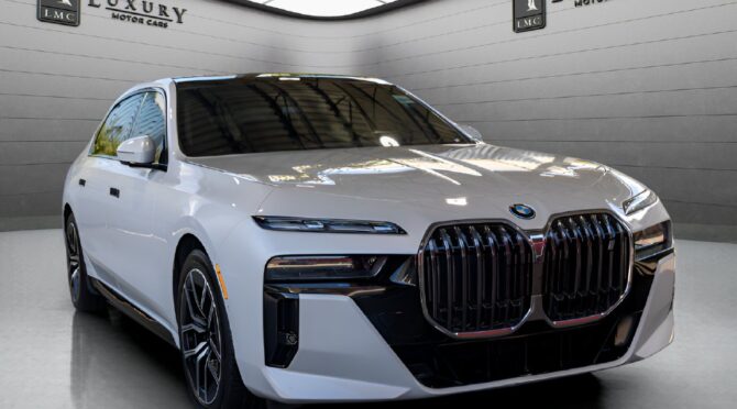 2024 BMW i7 in White Metallic