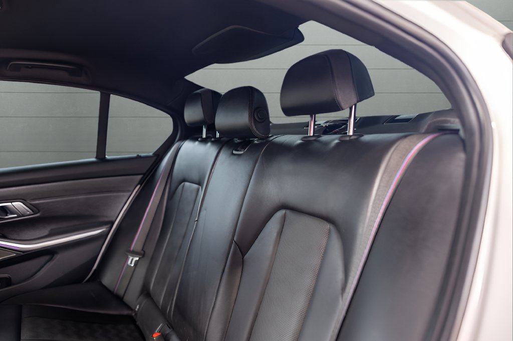 2022 BMW M3 Competition — photo 3