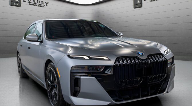 2023 BMW i7 in Gray Metallic