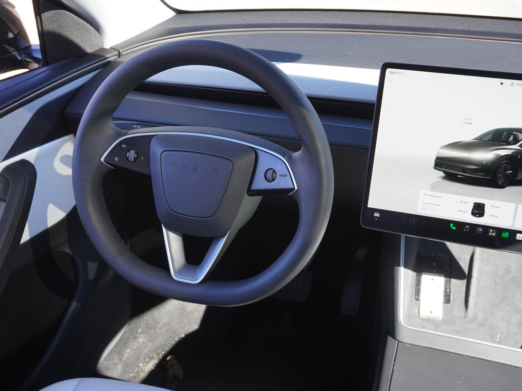 2026 Tesla Model Y Long Range — photo 3