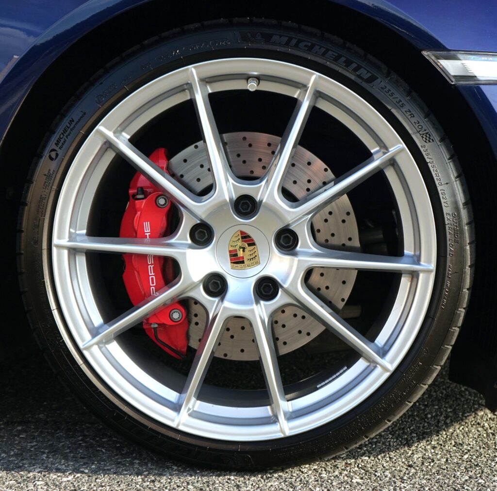 2024 Porsche 718 Cayman — photo 2