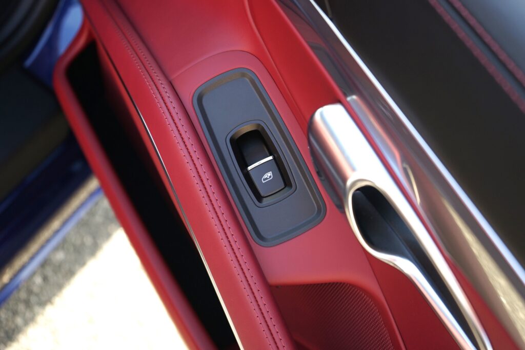 2024 Porsche 718 Cayman — photo 3