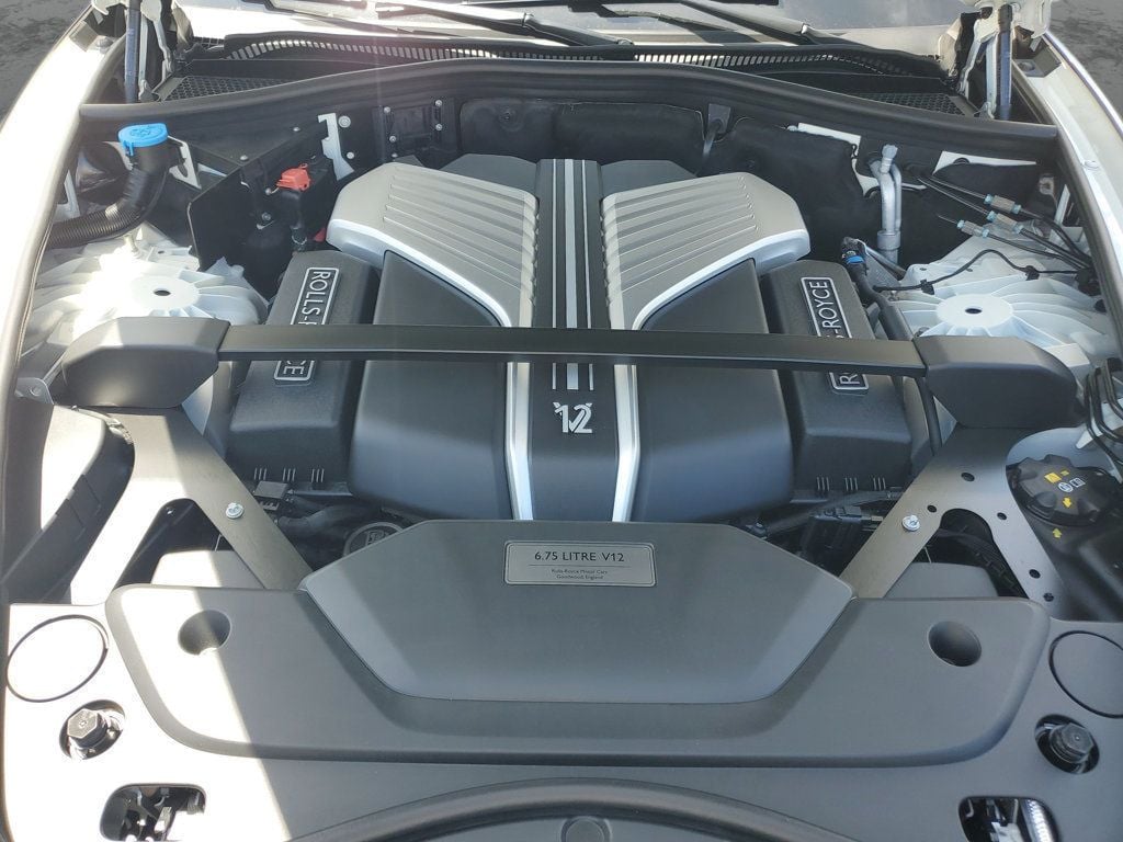 2027 Rolls-Royce Phantom Sedan — photo 2