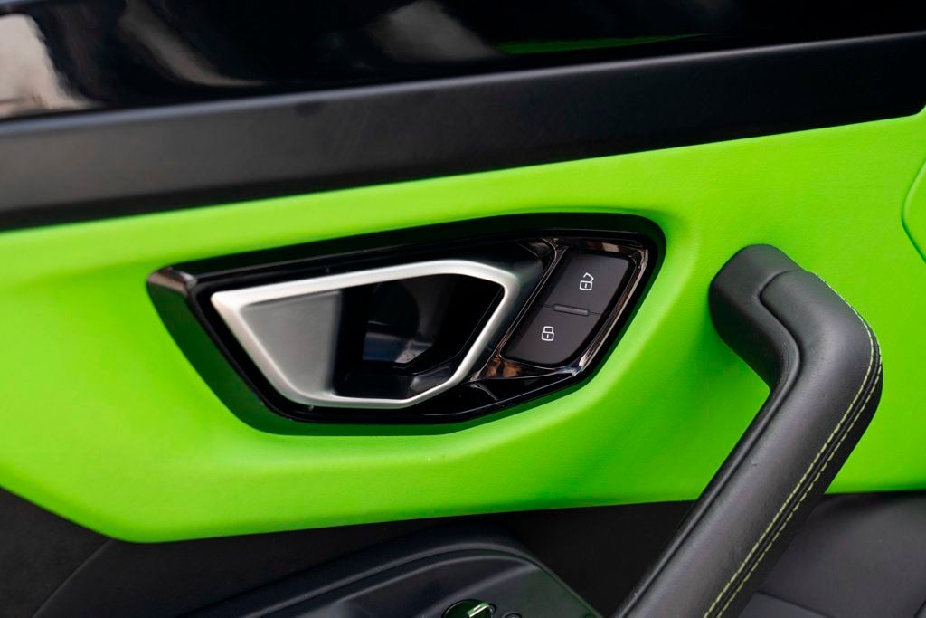 2021 Lamborghini Urus — photo 2