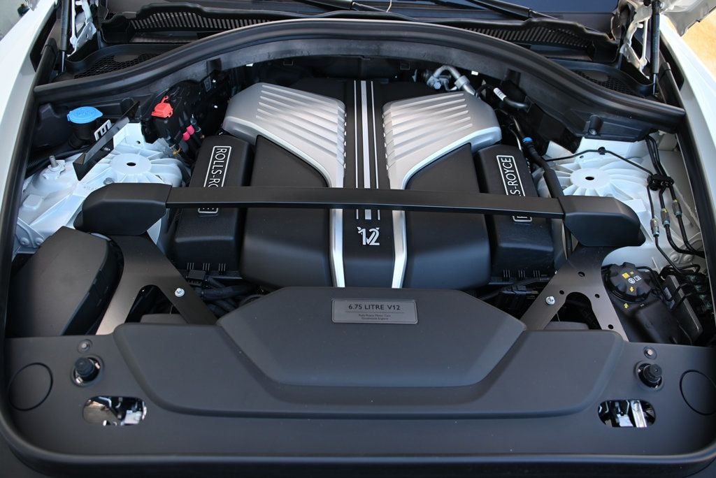 2027 Rolls-Royce Cullinan Sport Utility — photo 2