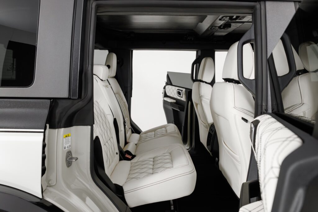 2025 Ford Bronco Outer Banks — photo 2
