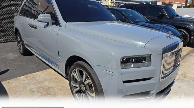 Rolls-Royce Cullinan Sport Utility Gray