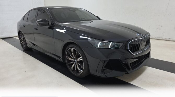 BMW 5 Series 530i Sedan Black