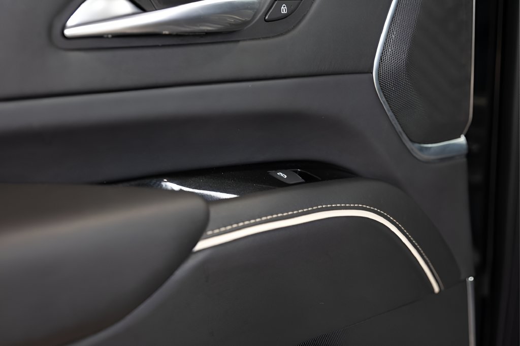 2021 Cadillac Escalade Sport — photo 2
