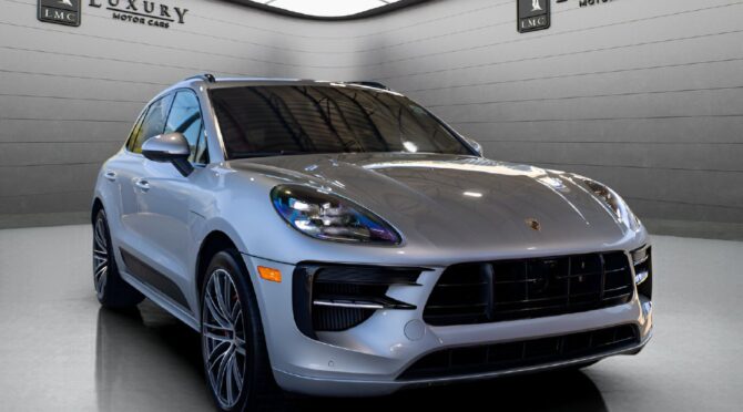 2021 Porsche Macan in Dolomite Silver Metallic