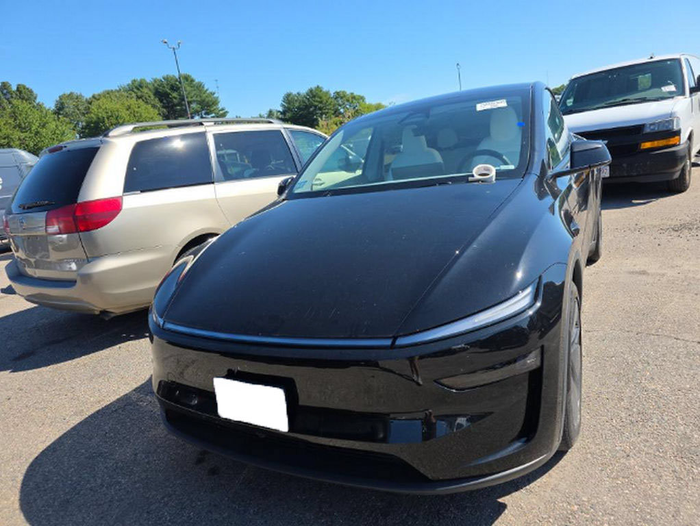 2026 Tesla Model Y Long Range — photo 3