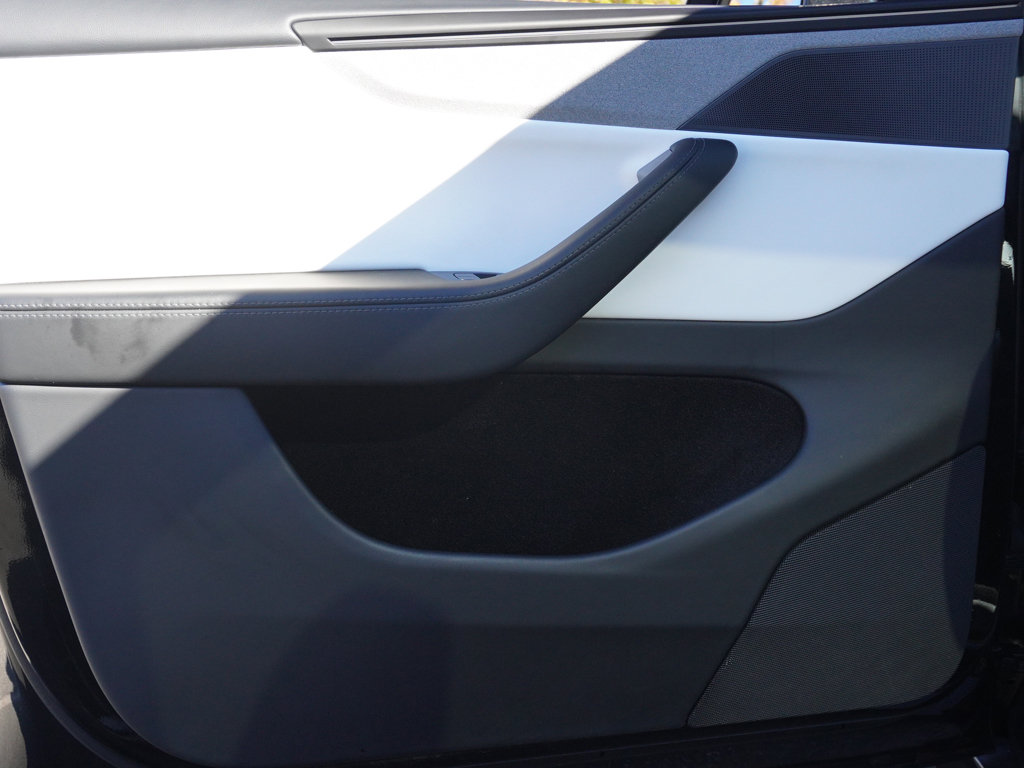 2026 Tesla Model Y Long Range — photo 2