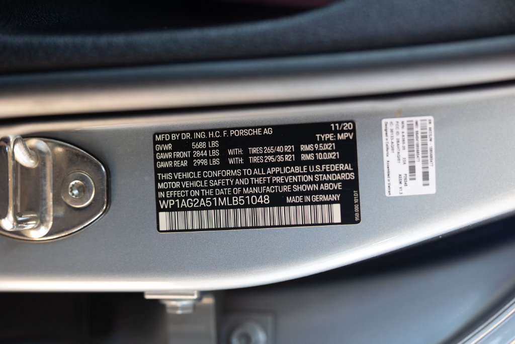 2021 Porsche Macan GTS — photo 2